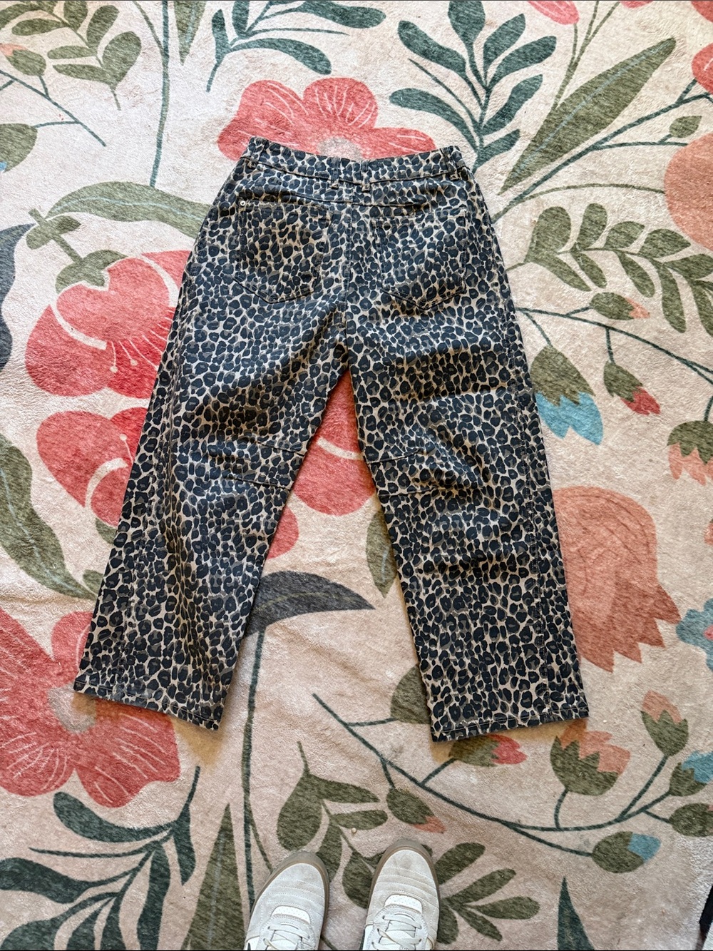 Flamingals Cheetah Leopard Barrel Pants Zip Button Closure Size Small NWOT - Picture 8 of 8
